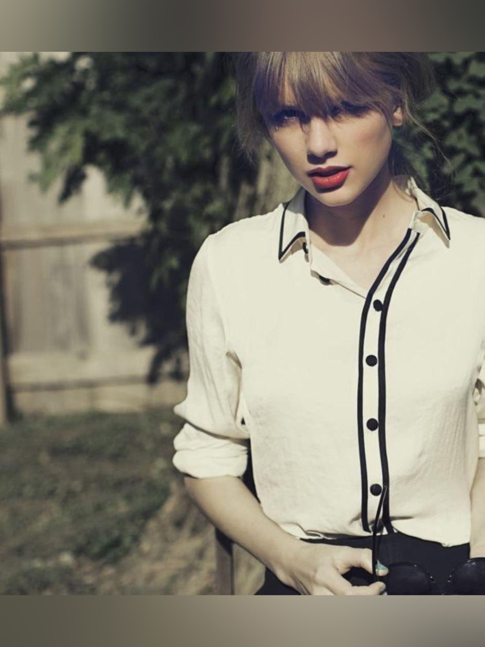 Forever 21 White/Ivory Blouse w Black Piping M